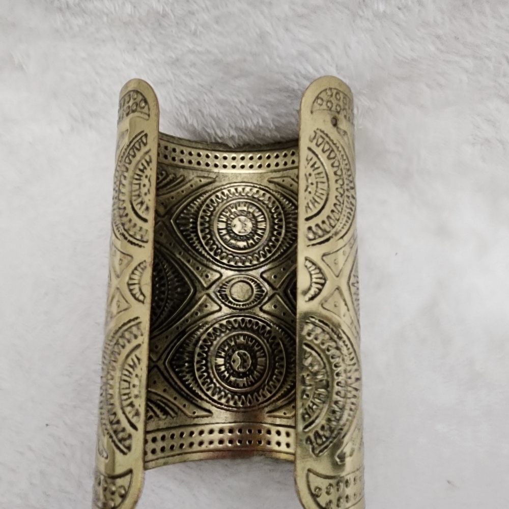 SOLD- Bronzed Eye Cuff - Picture 4 of 9